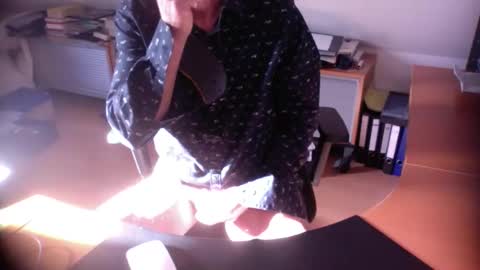 Amor2200 online show from 11.05.25