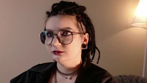 Snapshot of amorefae chatting on 04.13.26 amore online show from 04.13.26