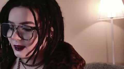 Snapshot of amorefae chatting on 04.13.26 amore online show from 04.13.26