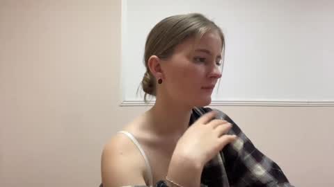 Snapshot of amorelle_ chatting on 04.26.26 amorelle_ online show from 04.26.26