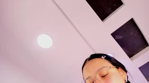 Aleja   online show from 11.22.25