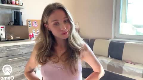 Snapshot of amy_meoww chatting on 09.25.25 amy_meoww online show from 09.25.25