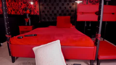 Snapshot of amy_sl4ve chatting on 01.28.25 AMY MILAN My schedule - 2200 - 0600 GMT -5 online show from 01.28.25