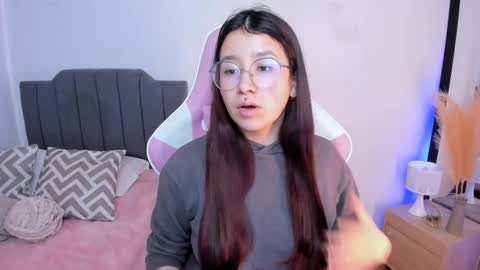 Snapshot of amy_sophiaa chatting on 04.27.26 Amy sophia 3 online show from 04.27.26