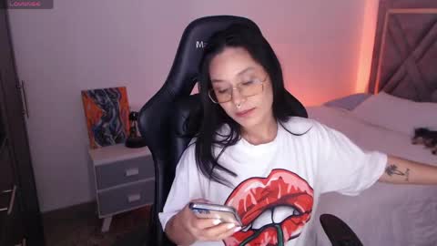 Snapshot of amy_stiward chatting on 06.04.26 Mia Cristancho online show from 06.04.26