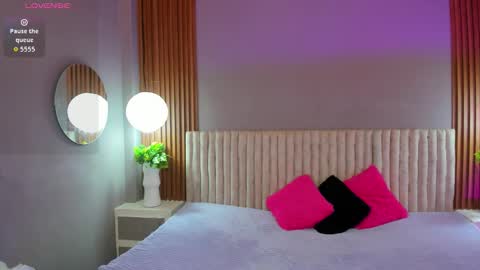 My name is AMY... Nice to meet you  thumb up me please its important online show from 03.10.26