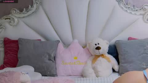 Snapshot of amyhennessy chatting on 12.04.24 amyhennessy online show from 12.04.24