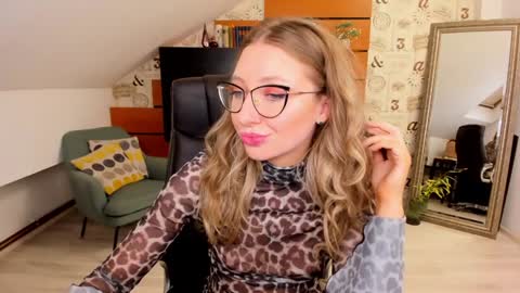 AmyRossie online show from 12.03.24