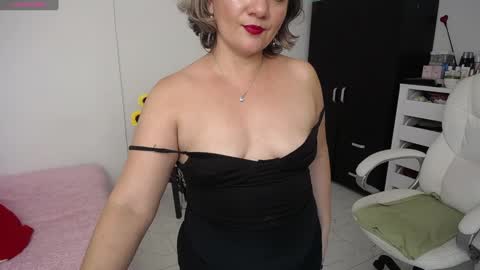 Snapshot of ana_hotmilf chatting on 12.02.24 Ana online show from 12.02.24