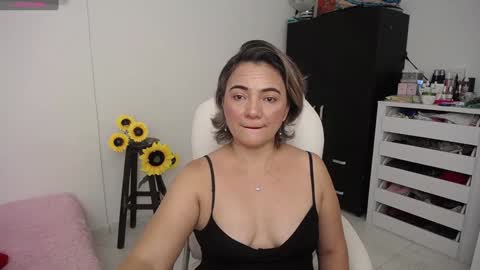 Snapshot of ana_hotmilf chatting on 12.04.24 Ana online show from 12.04.24