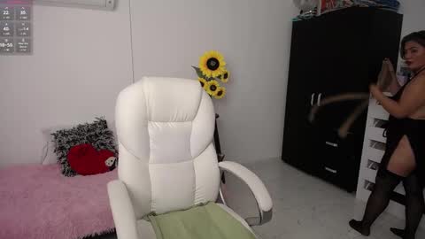 Snapshot of ana_hotmilf chatting on 12.25.24 Ana online show from 12.25.24