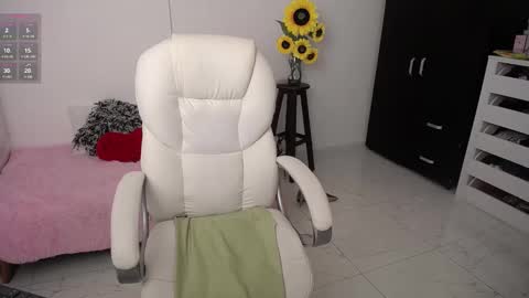 Snapshot of ana_hotmilf chatting on 12.31.24 Ana online show from 12.31.24