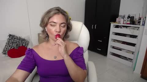 Snapshot of ana_hotmilf chatting on 01.08.25 Ana online show from 01.08.25