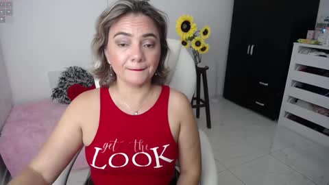 Snapshot of ana_hotmilf chatting on 02.14.25 Ana online show from 02.14.25