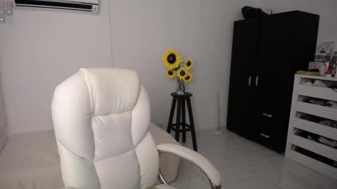 Snapshot of ana_hotmilf chatting on 03.04.25 Ana online show from 03.04.25