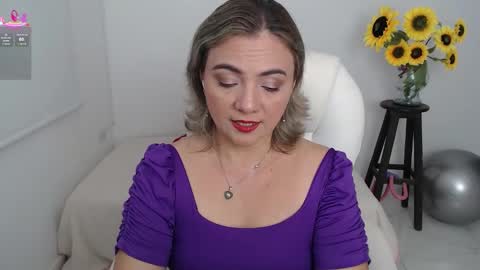 Snapshot of ana_hotmilf chatting on 09.13.25 Ana online show from 09.13.25