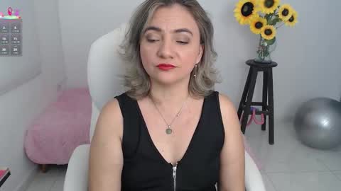 Snapshot of ana_hotmilf chatting on 09.22.25 Ana online show from 09.22.25