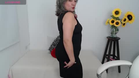 Snapshot of ana_hotmilf chatting on 10.17.25 Ana online show from 10.17.25