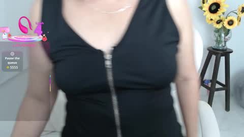 Snapshot of ana_hotmilf chatting on 10.30.25 Ana online show from 10.30.25