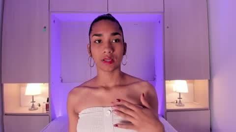 anaacollins_ online show from 11.28.25