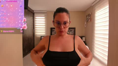 Snapshot of anabel_25 chatting on 05.30.26 Anabel online show from 05.30.26