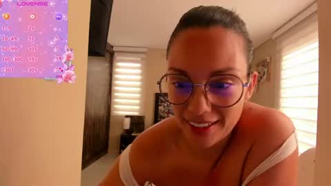 Snapshot of anabel_25 chatting on 06.13.26 Anabel online show from 06.13.26