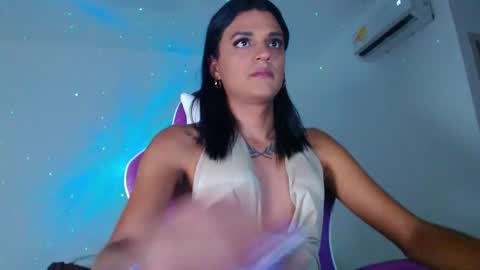 Snapshot of anabellabonariva chatting on 12.14.24 Anabella online show from 12.14.24