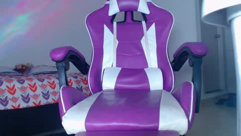 Snapshot of anabellabonariva chatting on 12.23.24 Anabella online show from 12.23.24