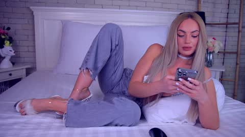 Snapshot of anabellastar chatting on 02.05.25 anabellastar online show from 02.05.25