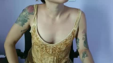 anabelucci_ online show from 04.20.26