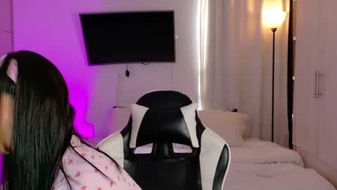 ANABEL WOLF  online show from 09.27.25