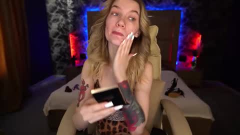 Snapshot of anacondaon chatting on 02.09.25 Nika online show from 02.09.25