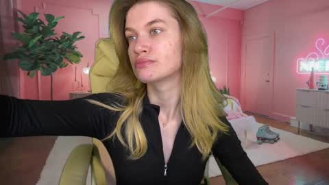 Snapshot of anacondaon chatting on 03.12.25 Nika online show from 03.12.25