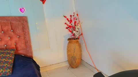 Snapshot of anahiblue04 chatting on 02.18.25 Anahi online show from 02.18.25