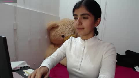 Anahi Browns online show from 12.15.25