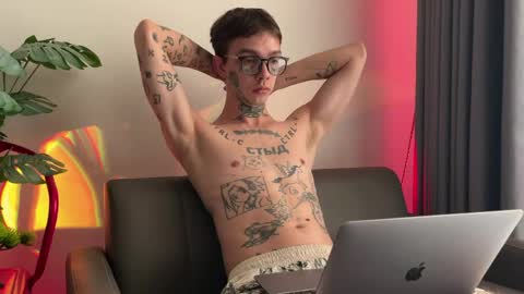 Snapshot of anahori_simon chatting on 05.19.26 simon online show from 05.19.26