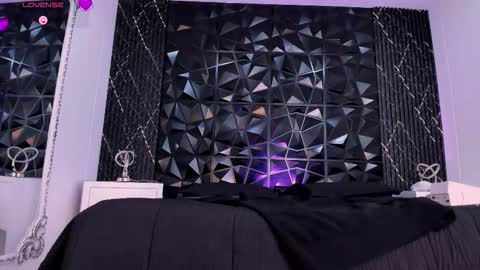 Snapshot of anaiaclarck chatting on 03.10.26 Im Sara online show from 03.10.26