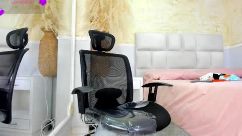 Snapshot of anaiaclarck chatting on 04.09.26 Im Sara online show from 04.09.26