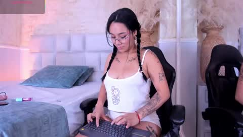 Snapshot of anaiaclarck chatting on 05.01.26 Im Sara online show from 05.01.26