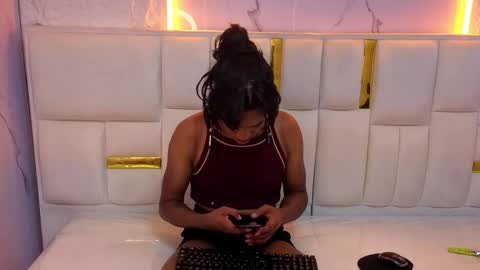 Snapshot of anaisa_tp chatting on 09.25.25 Ana  online show from 09.25.25