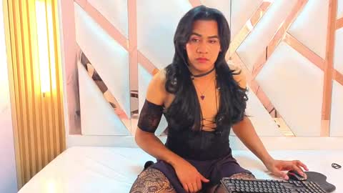 Snapshot of anaisa_tp chatting on 10.17.25 Ana  online show from 10.17.25