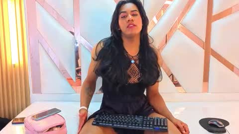 Snapshot of anaisa_tp chatting on 10.21.25 Ana  online show from 10.21.25