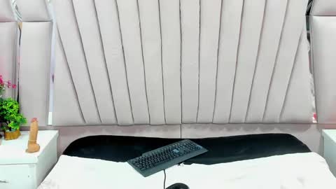 AbbyAndAntonela online show from 02.21.25