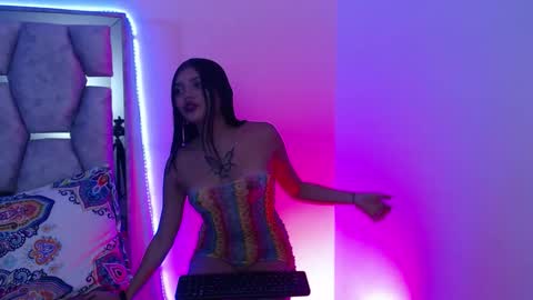 Snapshot of analymilles chatting on 11.20.25 analymilles online show from 11.20.25