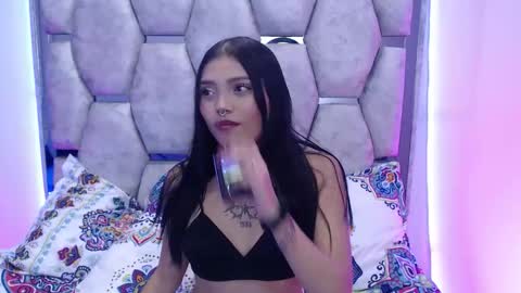 Snapshot of analymilles chatting on 11.21.25 analymilles online show from 11.21.25