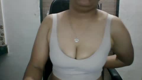 Snapshot of anamikaa_love chatting on 04.11.26 Anamika online show from 04.11.26