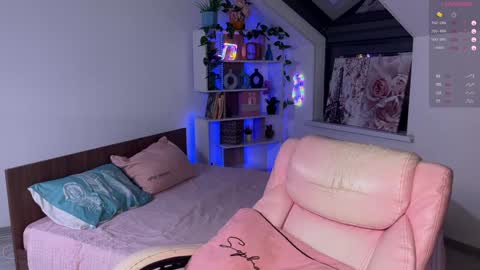 Snapshot of ananasteisha chatting on 12.30.24 Ananasteisha online show from 12.30.24