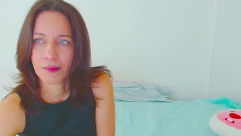 Snapshot of anapereira12 chatting on 04.21.26 anapereira12 online show from 04.21.26
