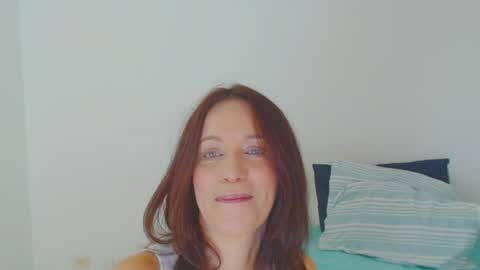 Snapshot of anapereira12 chatting on 05.19.26 anapereira12 online show from 05.19.26