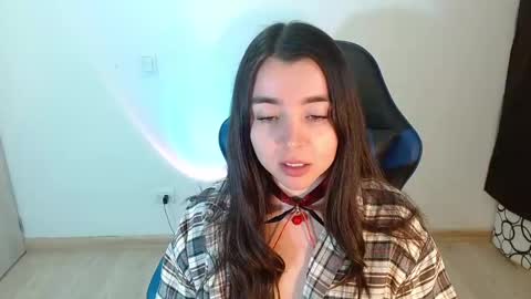 Snapshot of anarosse__ chatting on 02.12.25 ana 3 online show from 02.12.25